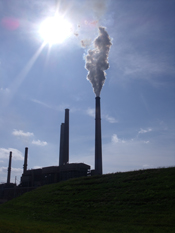 A new study uses measurements of a specific type of carbon dioxide to detect emissions from fossil fuels. Pictured, Conesville Power Plant in Ohio.  (Credit: Wikimedia user Ibagli)