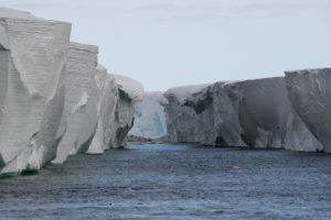 Like all floating ice, about 90% of the Ross Ice Shelf is hidden underwater. In some places, the ice is as much as several hundred meters thick. Credit: lin padgham, Public Domain 