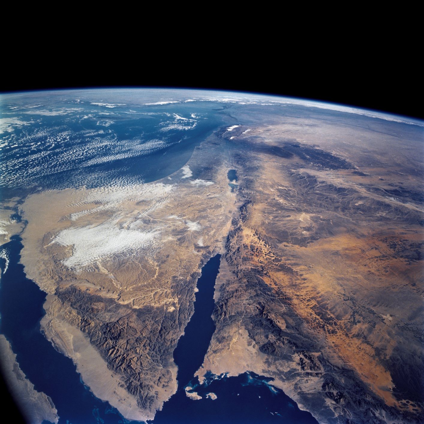 https://news.agu.org/files/2019/06/Aerial-view-Dead-Sea-NASA-Hubble-small.jpg